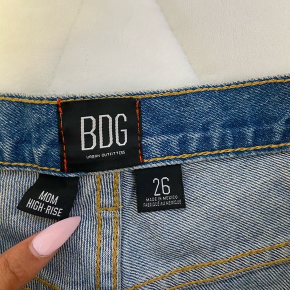 Medium Wash high waisted mom shorts - Picture 3 of 3